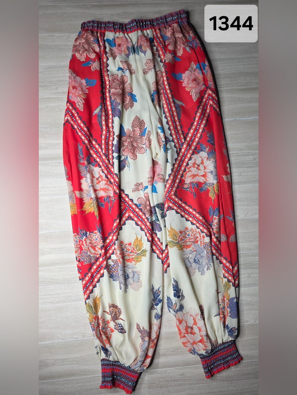 Flying Tomato Floral Harem Pants W/Pockets. Size Small
